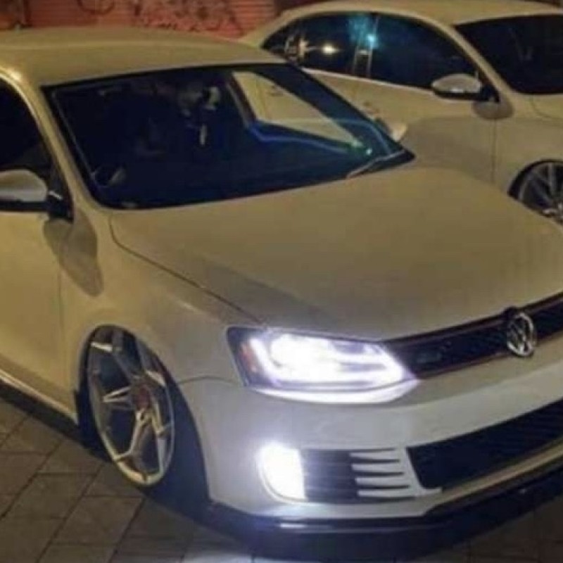 2011 - 2014 Vw jetta gli g l I front bumper complete with all grills & fogs ) 2011 - 2014 Vw jetta gli g l I front bumper complete with all grills & fogs )