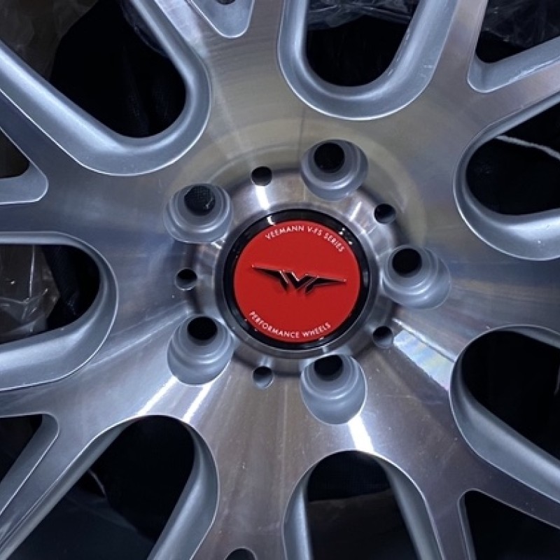 4 x Veemann red upgrade centre caps   4 x Veemann red upgrade centre caps