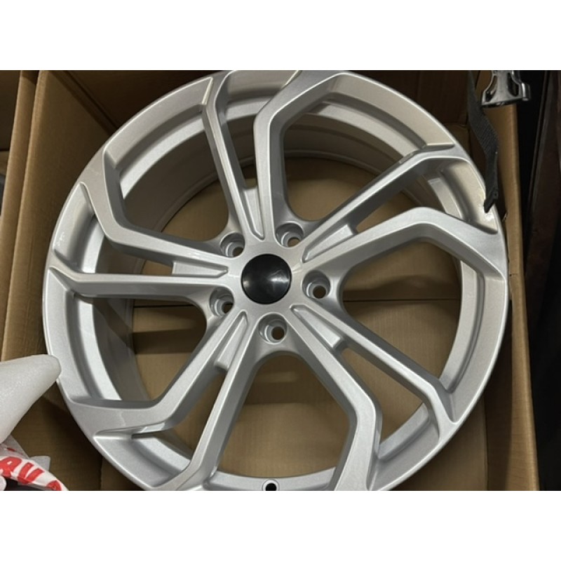  18” vag silver 5x112  alloys only x 4 