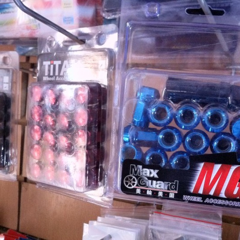 12 x 1.5 BLUE Racing Wheel Nuts x 16 12 x 1.5 BLUE Racing Wheel Nuts x 16