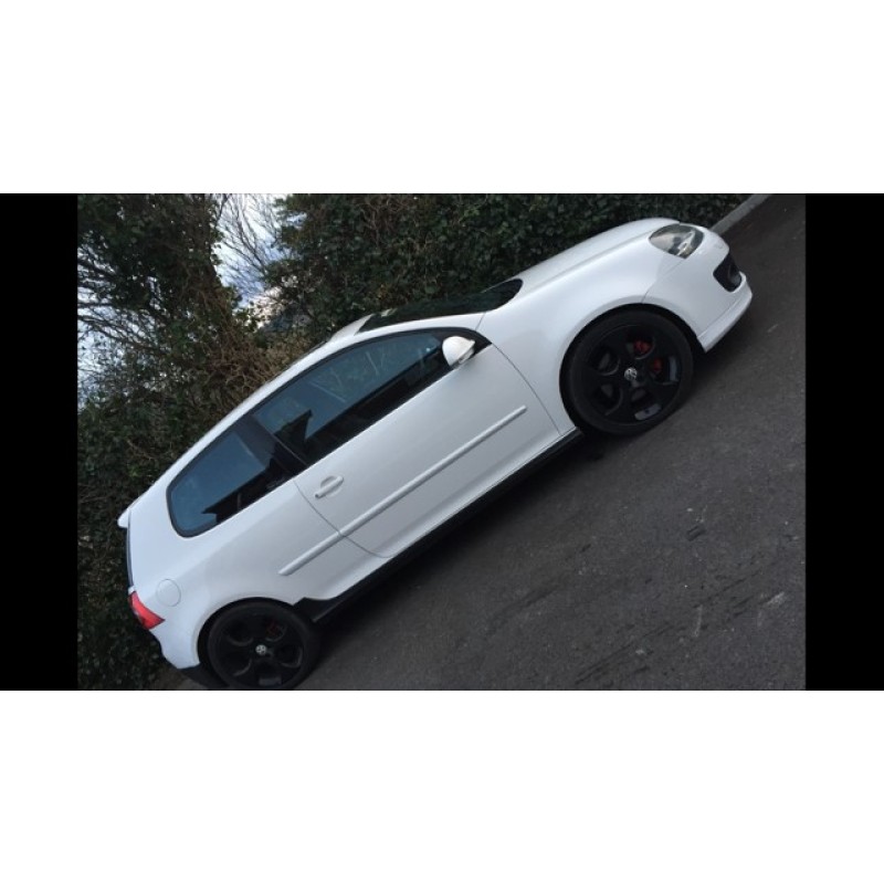 1 pair of gti style side skirts for 2004-2008 vw golf mk5 3door hatchback.