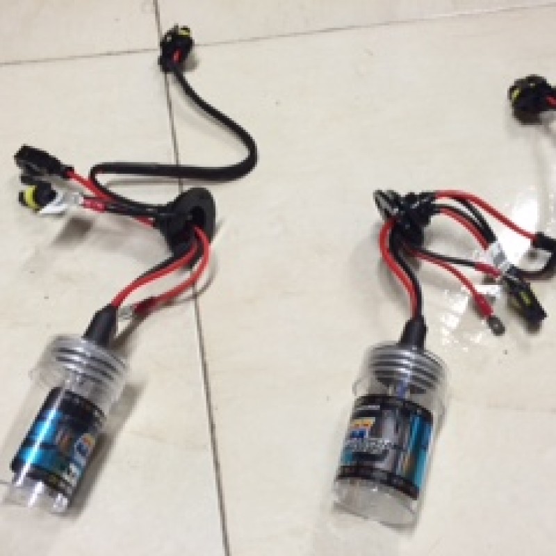1 pair of HID bulbs (spares/replacement) H7 8000k