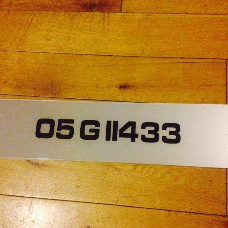 FK039  Metro white/black plates 1 pair 37mm text FK039  Metro white/black plates 1 pair 37mm text